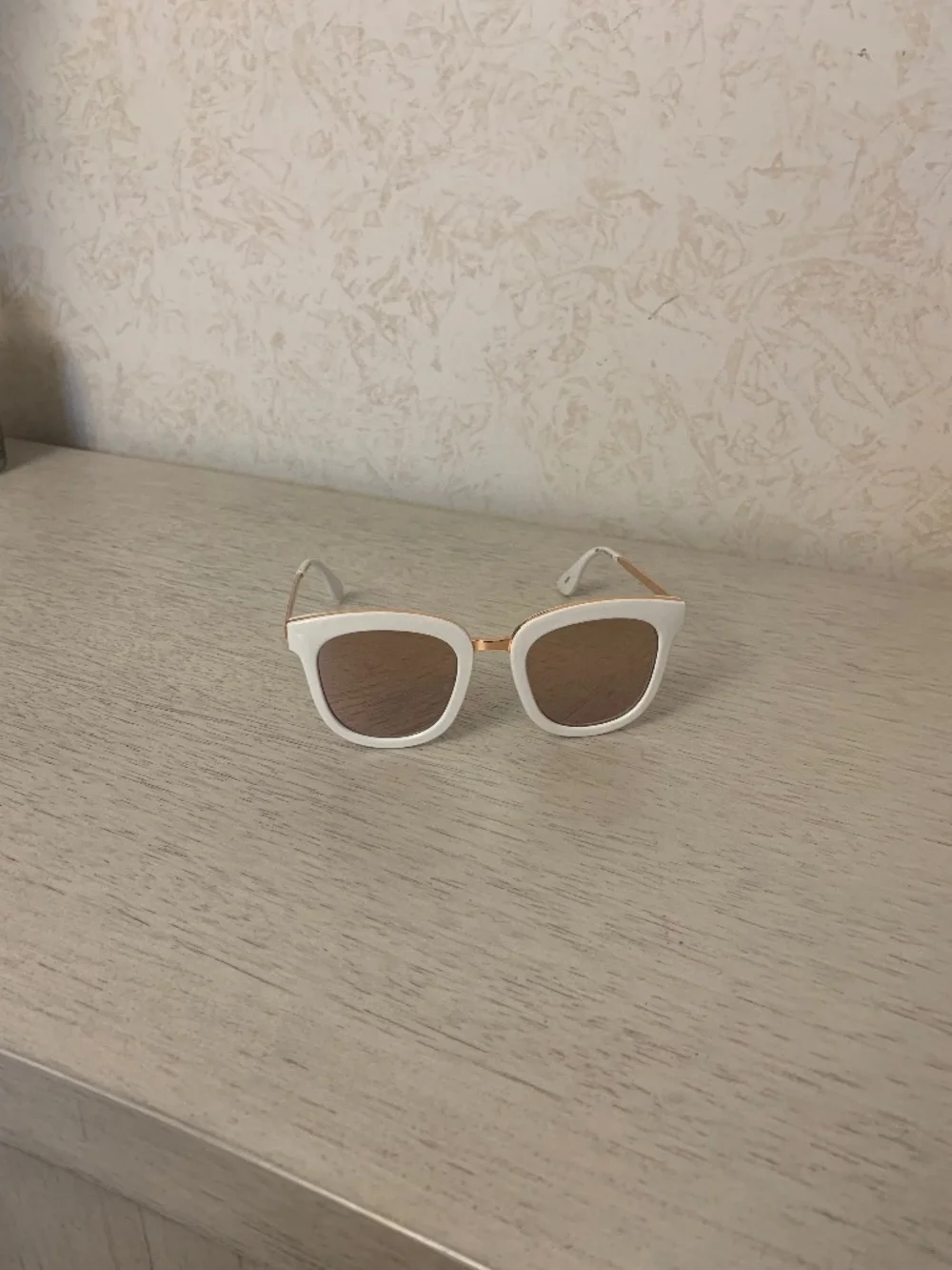 Women’s White and RoseGold-Toned Large Frame Sunglasses